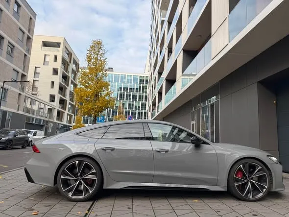 A tömegbalesetet okozó Audi az ütközés előtt.