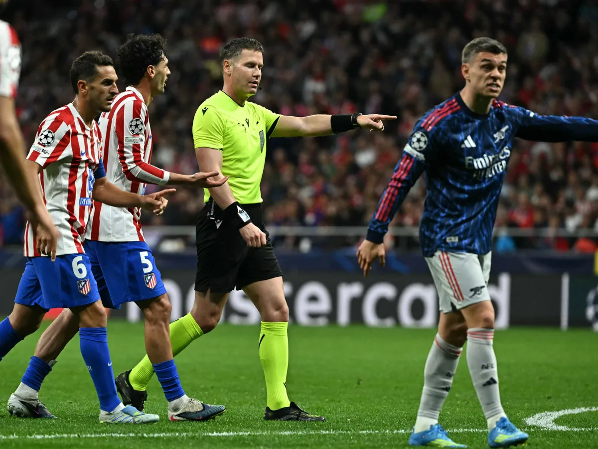 Dutch referee Danny Makkelie signals a penalty for Arsenal during the UEFA Champions League semi-final first leg football match between Club Atletico de Madrid and Arsenal at the Metropolitano stadium in Madrid on April 29, 2026. (Photo by Javier SORIANO / AFP)