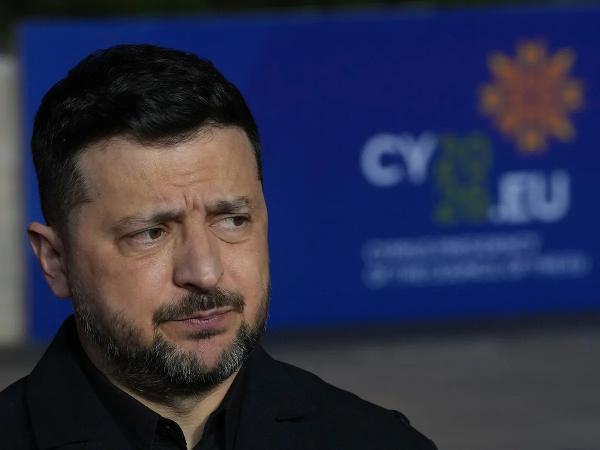 Agia Napa, 2026. április 23.
Volodimir Zelenszkij ukrán elnök az Európai Unió nem hivatalos ciprusi csúcstalálkozójára érkezőben nyilatkozik Agia Napában 2026. április 23-án.
MTI/AP/Pétrosz Karadzsiasz