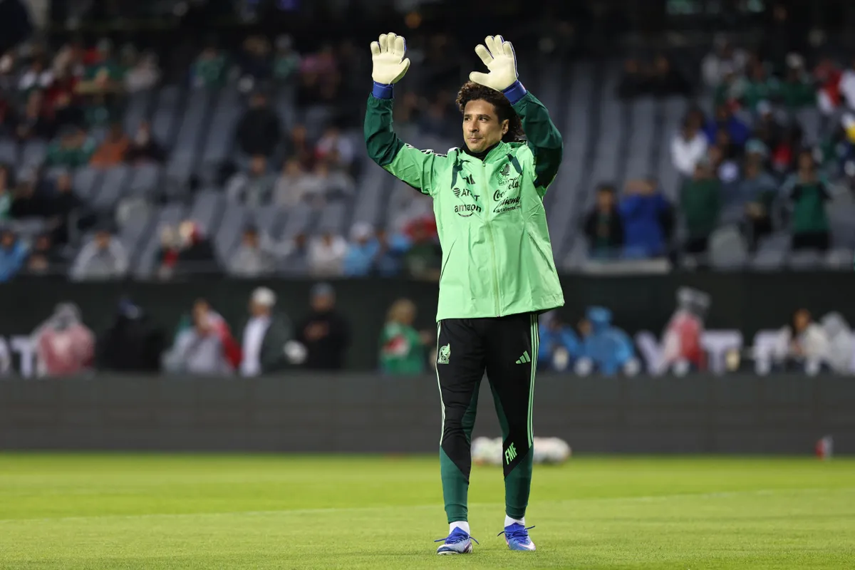 CHICAGO, ILLINOIS - MARCH 31: Guillermo Ochoa #13 of Mexico waves to fans before a game against Belgium at Soldier Field on March 31, 2026 in Chicago, Illinois. Geoff Stellfox/Getty Images/AFP (Photo by Geoff Stellfox / GETTY IMAGES NORTH AMERICA / Getty Images via AFP)
