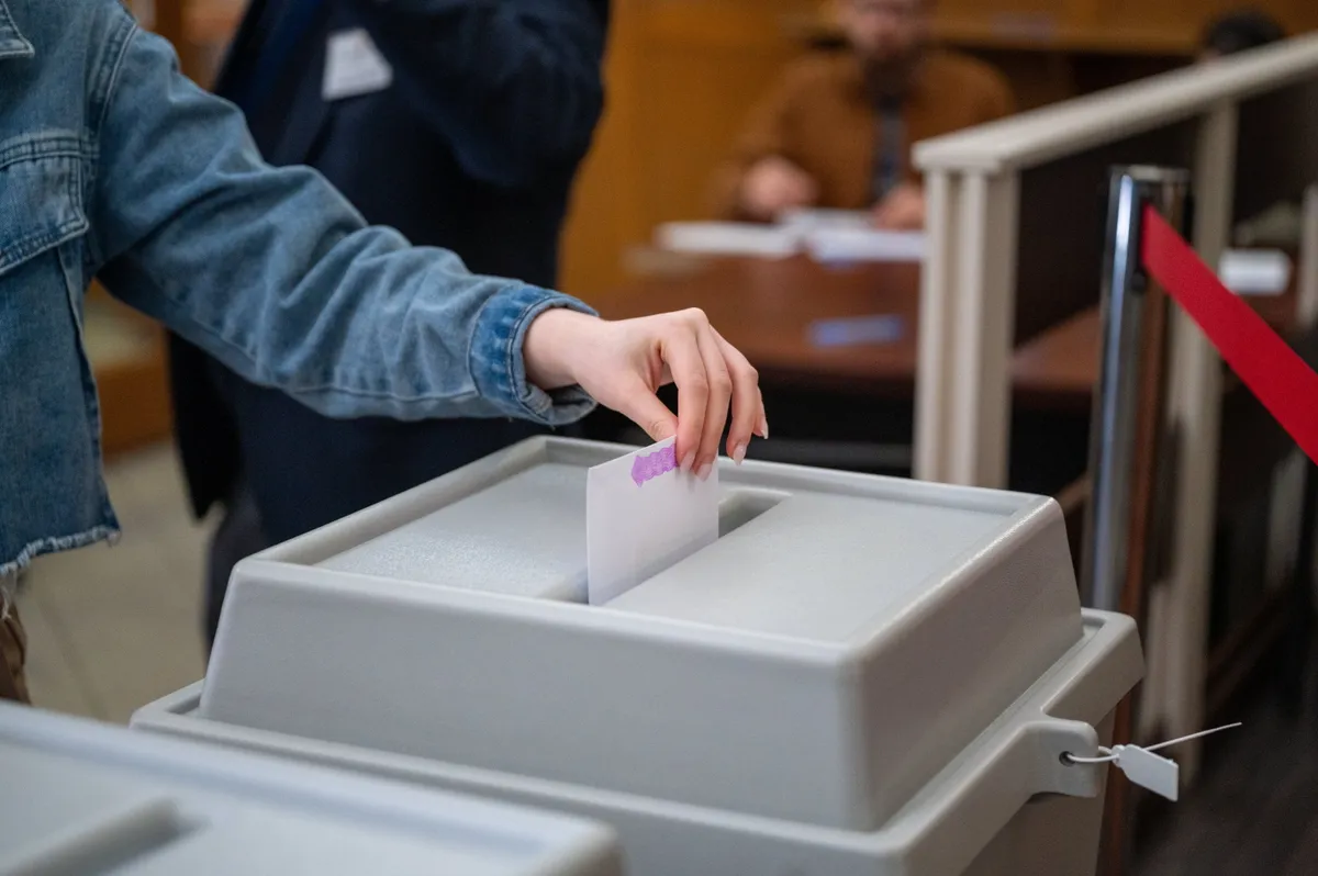 Köszönetet mondtak a Fidesz-KDNP politikusai a választás lezárultához közeledve (Fotó: Kiss Gábor / MTI Fotószerkesztőség)