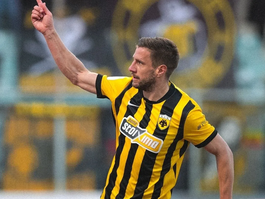 Varga Barnabás nevét skandálták az AEK-szurkolók