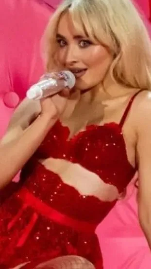 Sabrina Carpenter olyat tett a Coachella színpadán, hogy nyilvánosan kellett bocsánatot kérnie