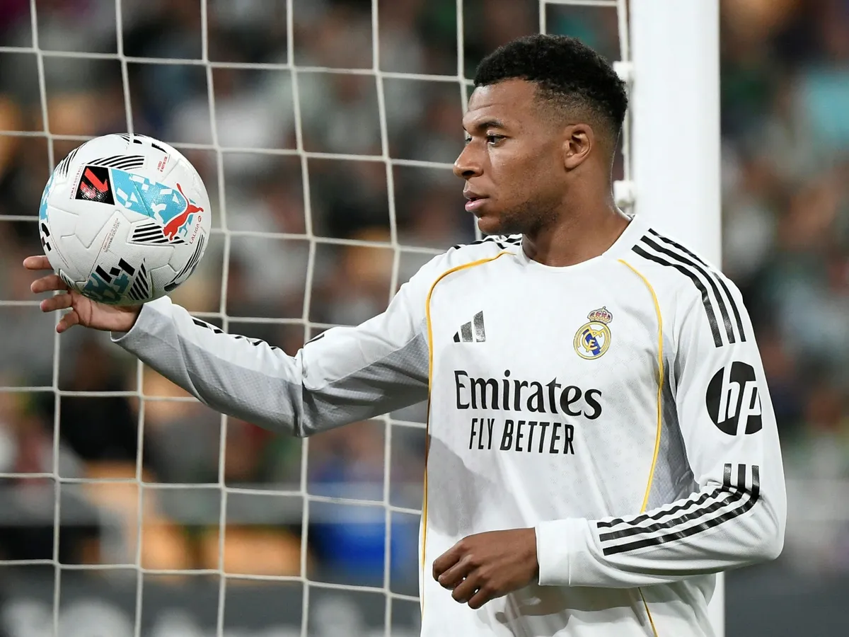 Real Madrid's French forward #10 Kylian Mbappe handles the ball during the Spanish league football match between Real Betis and Real Madrid CF at the La Cartuja stadium in Seville on April 24 , 2026. (Photo by CRISTINA QUICLER / AFP)