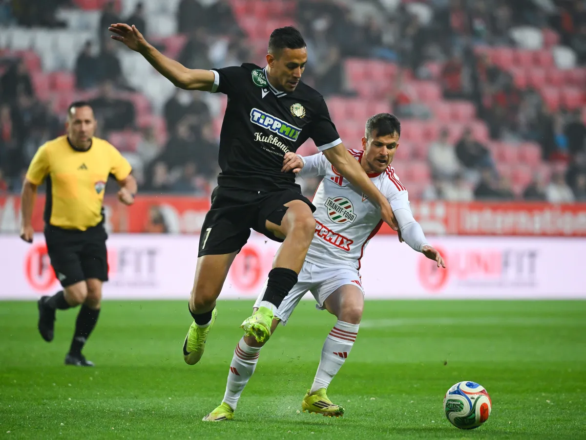 Debrecen, 2026. április 26.
Adrian Guerrero, a Debrecen (j) és Ahmed Nadhir Benbouali, az ETO játékosa a labdarúgó Fizz Liga 31. fordulójában játszott Debreceni VSC - ETO FC mérkőzésen a debreceni Nagyerdei Stadionban 2026. április 26-án.
MTI/Czeglédi Zsolt