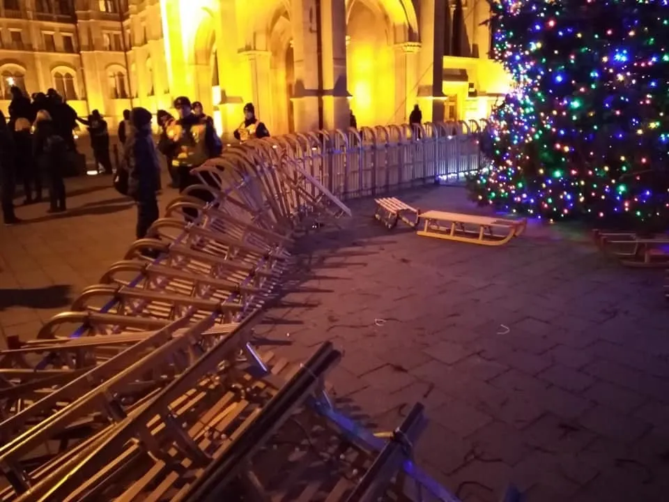 Az első csicskmajdan során csak néhány szánkó felgyújtására futotta