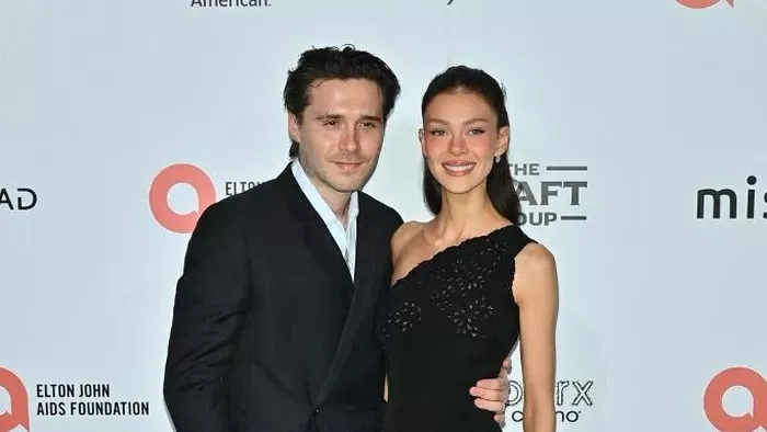 Megvillantotta bugyiját Brooklyn Beckham szemérmetlen szerelme – Vajon mit szól ehhez Victoria?