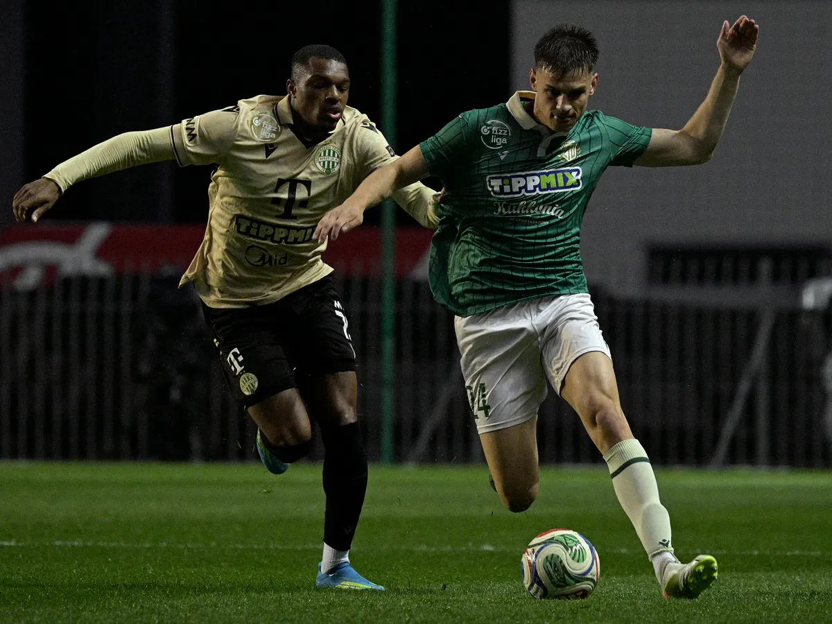 Győr, 2026. április 19.
Lenny Joseph, a Ferencvárosi TC (b) és Miljan Krpic, az ETO FC játékosa a labdarúgó Fizz Liga 30. fordulójában játszott ETO FC - Ferencvárosi TC mérkőzésen a győri ETO Stadionban 2026. április 19-én.
MTI/Vasvári Tamás