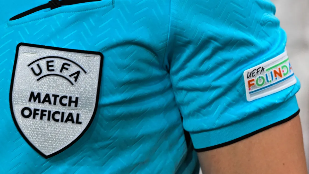 Szexuális zaklatás gyanújával vitték el az UEFA-bírót a rendőrök