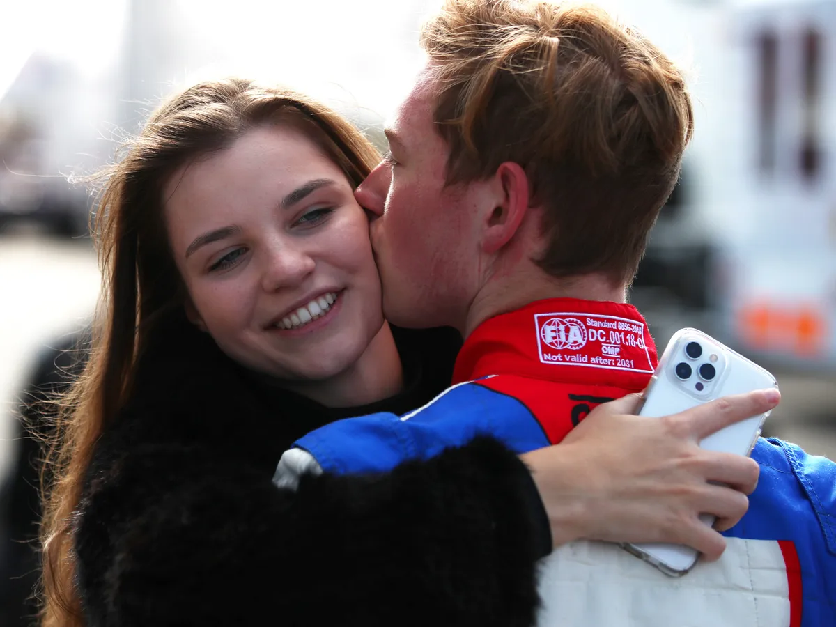 Ralf Schumacher, RalfSchumacher, Étienne Bousquet-Cassagne, ÉtienneBousquetCassagne, valóságshow keretében lesz az esküvőjük, Keszthelyi Vivien, KeszthelyiVivien