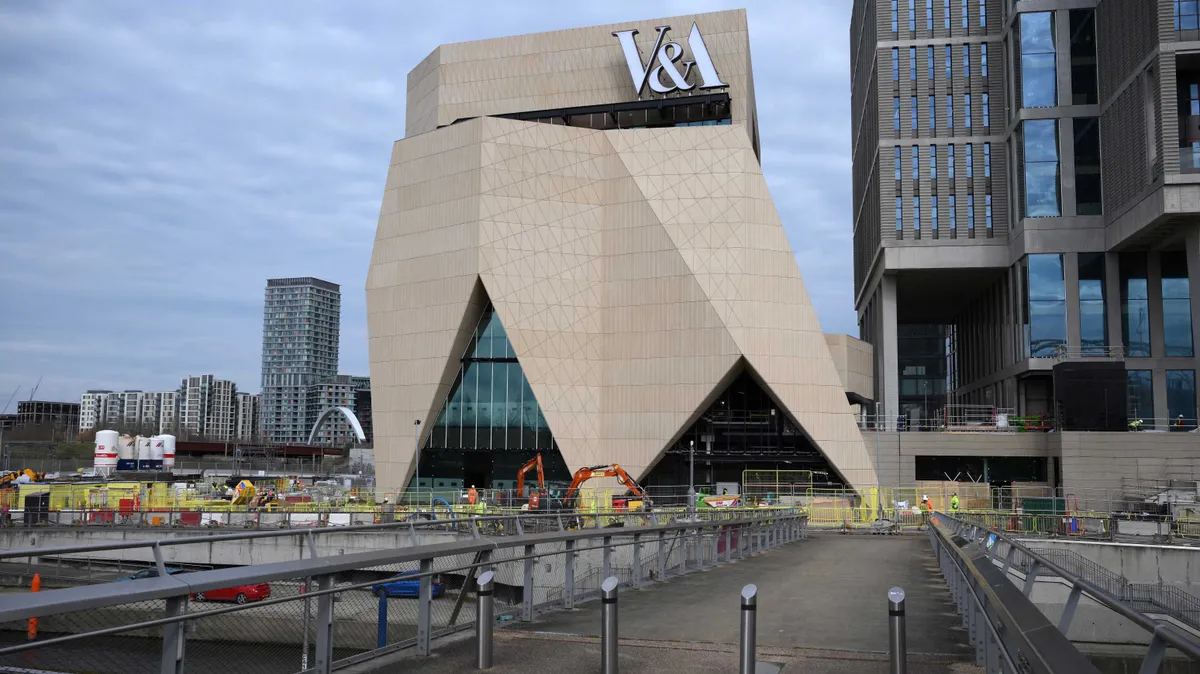 V&A East Museum, Victoria & Albert Múzeum, Victoria&AlbertMúzeum, The V&A East Museum is seen under construction at the Queen Elizabeth Olympic Park in east London on March 16, 2023. Opening in 2025, V&A East Museum offers a new immersive experience, taking visitors behind the scenes and providing unprecedented public access to V&A collections. (Photo by Daniel LEAL / AFP)