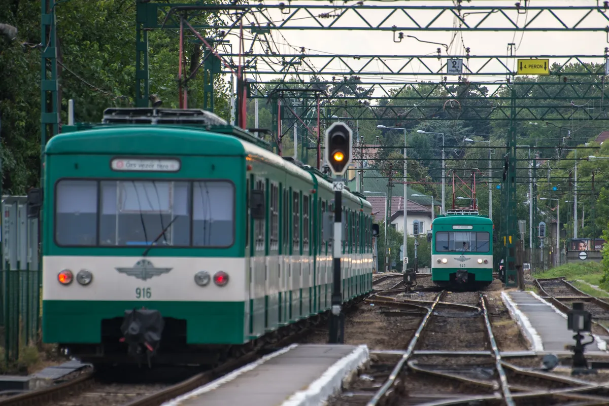 A HÉV Rákosfalva és Nagyicce állomás között, nyílt sínpályán gázolta el a tanárt