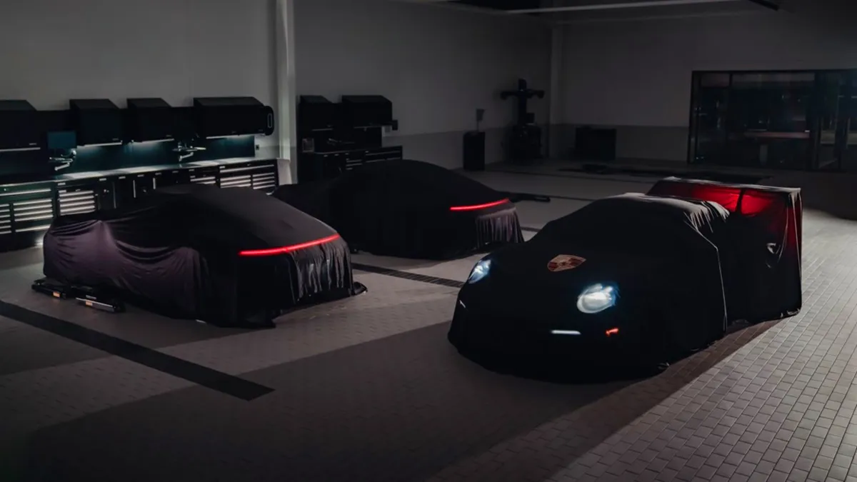 Jótékony célra árverezik el a Toy Story főhőseinek Porsche 911-eseit.