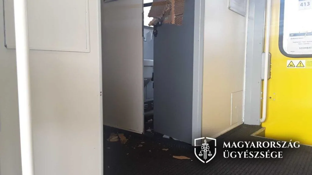 Az őrjöngő utas óriási kárt hagyott maga után