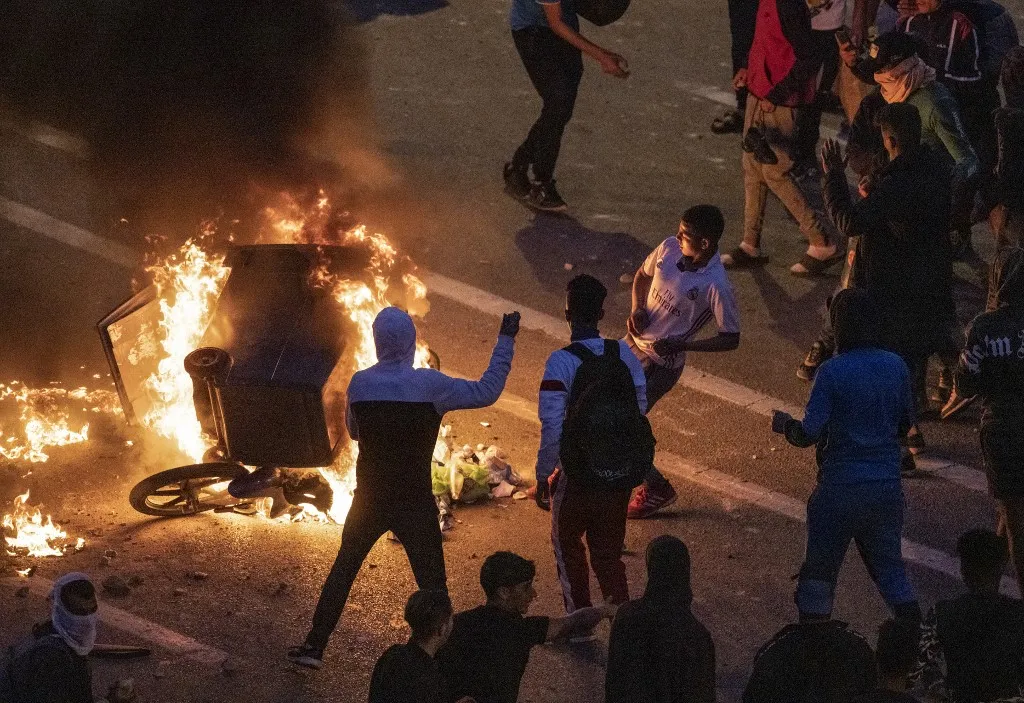 Kevesebb a menedékkérelem, de a migránsok száma nem csökkent – megbukott a nyugati politika