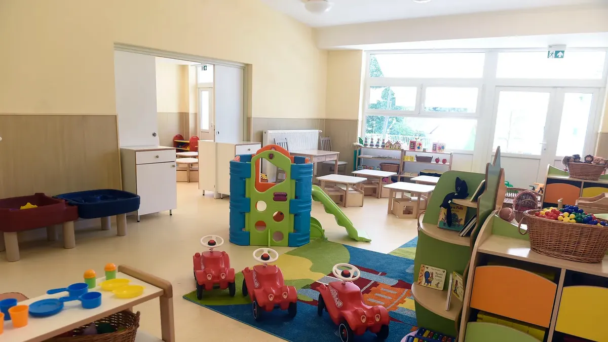 Bezárta és bántalmazta a gyerekeket egy bölcsődei nevelő