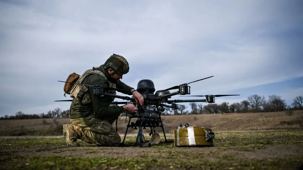Április 17-én hajnalban zűrzavar alakult ki a leningrádi régióban, miután ismeretlen drónok jelentek meg a térség felett
