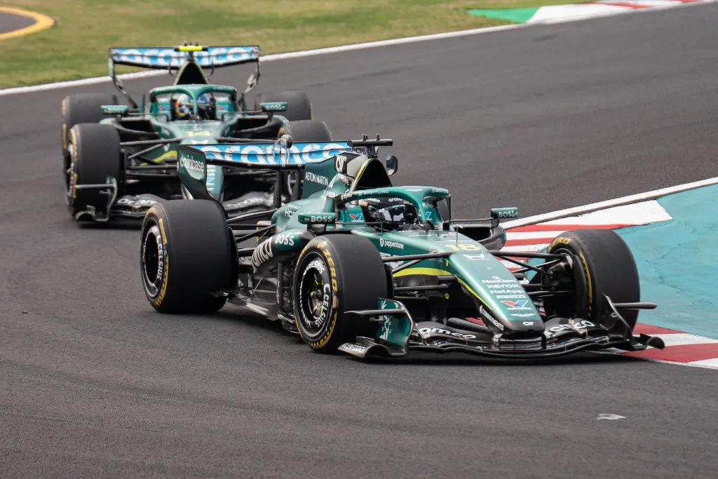A két Aston Martin a Forma-1-es Japán Nagydíjon