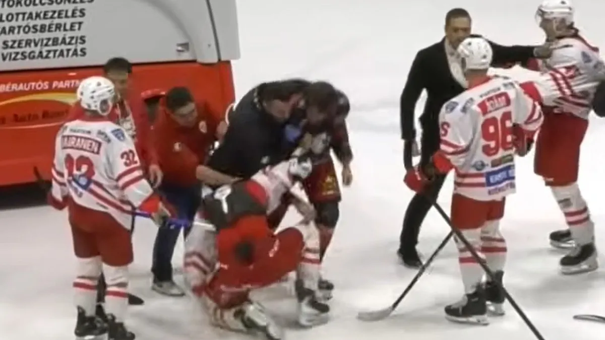 A bemelegítés alatt esett egymásnak két játékos a magyar bajnokin – videó