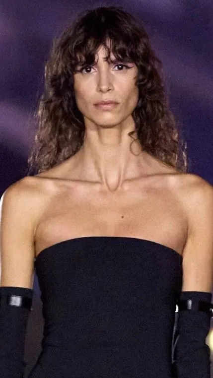 Mica Argañaraz, az argentin szupermodell extra hosszú combjai a képernyő elé szegeznek – szexi fotók