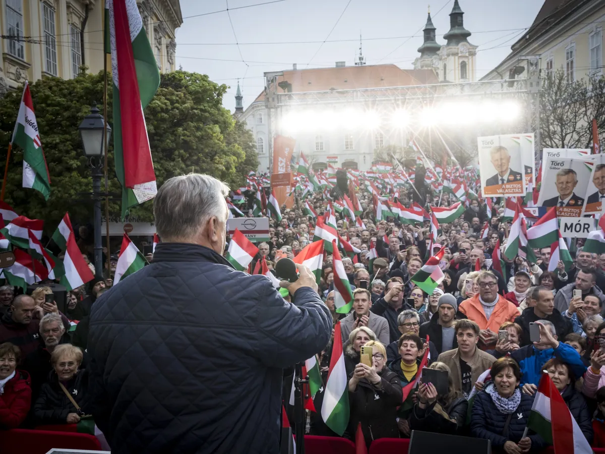 A hajdani koronázó városban is hatalmas tömeg hallgatta Orbán Viktor beszédét