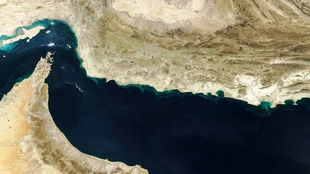  Irán nyitottnak nyilvánította a Hormuzi-szorost a tűzszünet idejére