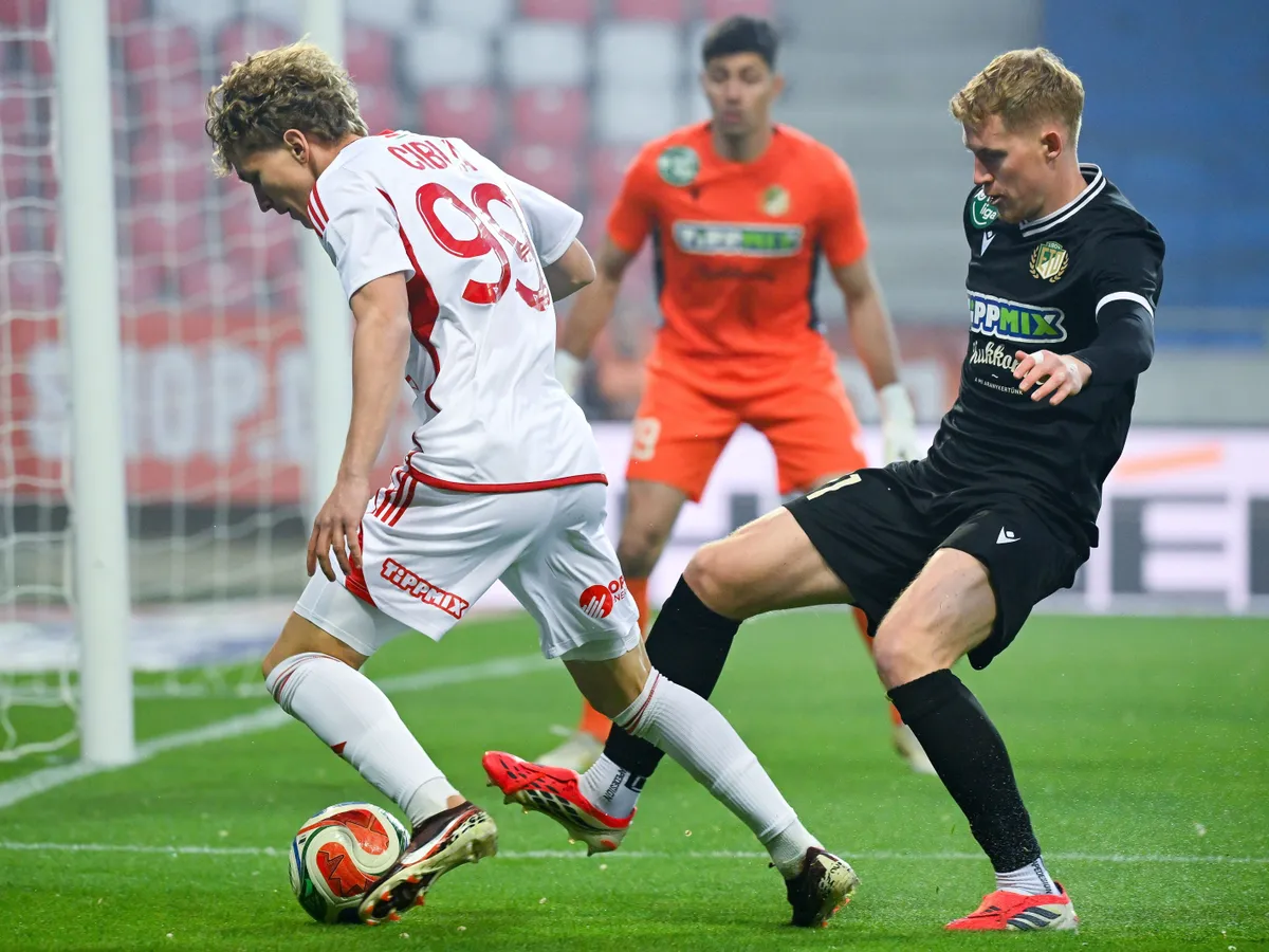 Debrecen, 2026. április 26.
Cibla Flórián, a Debrecen (b) és Csinger Márk, az ETO játékosa a labdarúgó Fizz Liga 31. fordulójában játszott Debreceni VSC - ETO FC mérkőzésen a debreceni Nagyerdei Stadionban 2026. április 26-án.
MTI/Czeglédi Zsolt