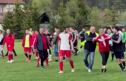 Dulakodás és fojtogatás a megyei rangadón
