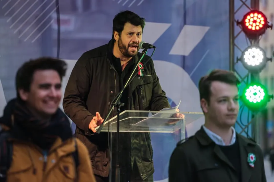 Puzsér Róbert Tisza párti koncertje botrányosra sikeredett
