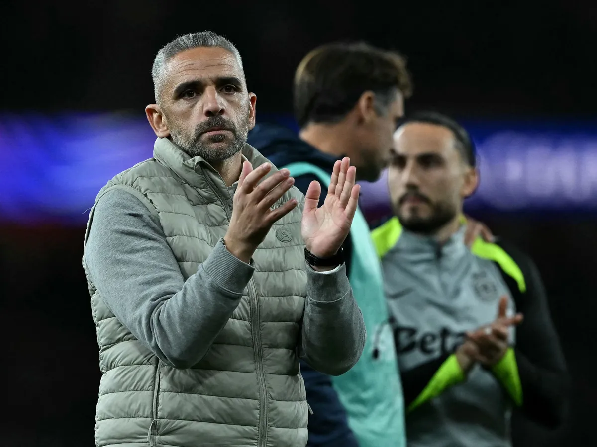 Sporting Lisbon's Portuguese coach Rui Manuel Borges applauds the fans following the UEFA Champions League quarter-final, second-leg football match between Arsenal and Sporting Lisbon at the Emirates Stadium in north London on April 15, 2026. (Photo by Ben STANSALL / AFP)