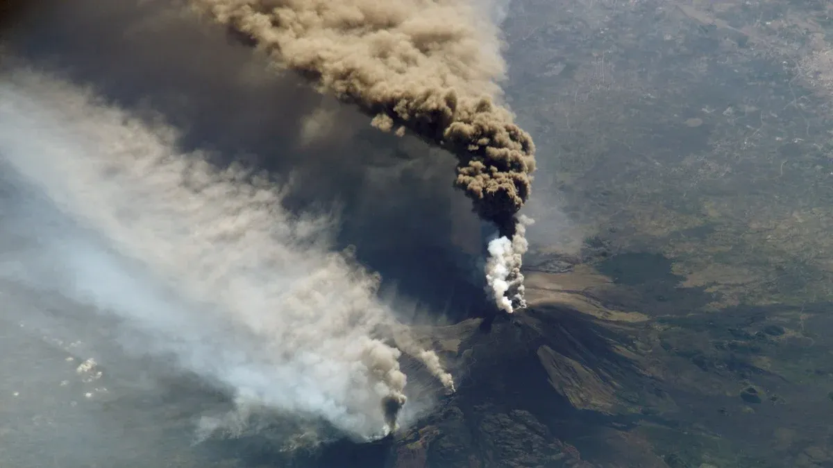 Az Etna kitörése 2002-ben így nézett ki a Nemzetközi Űrállomásról
