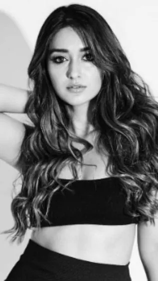 Ileana D'Cruz, a portugál-indiai színésznő leginkább bikinifelsőben mutogatja egzotikus testrészeit – szexi galéria