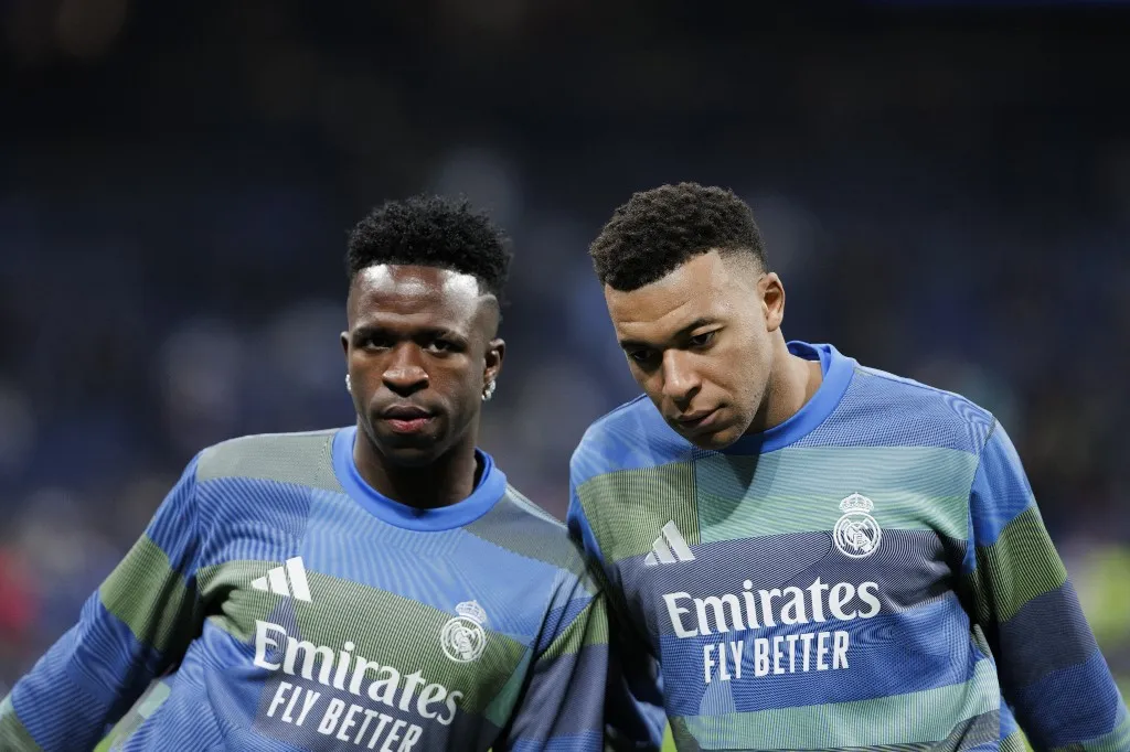 Vinicius Jr of Real Madrid and Kylian Mbappe of Real Madrid warm up during the La Liga 2025/26 match between Real Madrid and Rayo Vallecano at Santiago Bernabeu Stadium in Madrid, Spain, on February 1. (Photo by Guille Martinez/f22photo/NurPhoto) (Photo by Guillermo Martinez/NurPhoto) (Photo by Guillermo Martinez / NurPhoto via AFP)