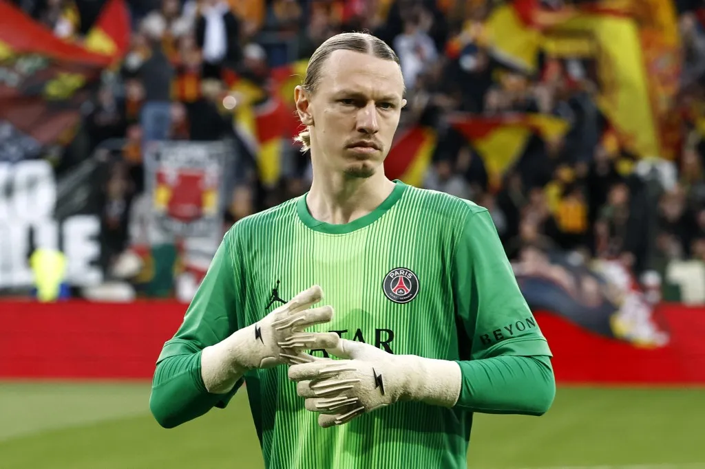 A PSG orosz kapusa, Szafonov szexuális ajánlatot kapott a pornósztártól a budapesti BL-döntőre, de a felesége válaszolt rá