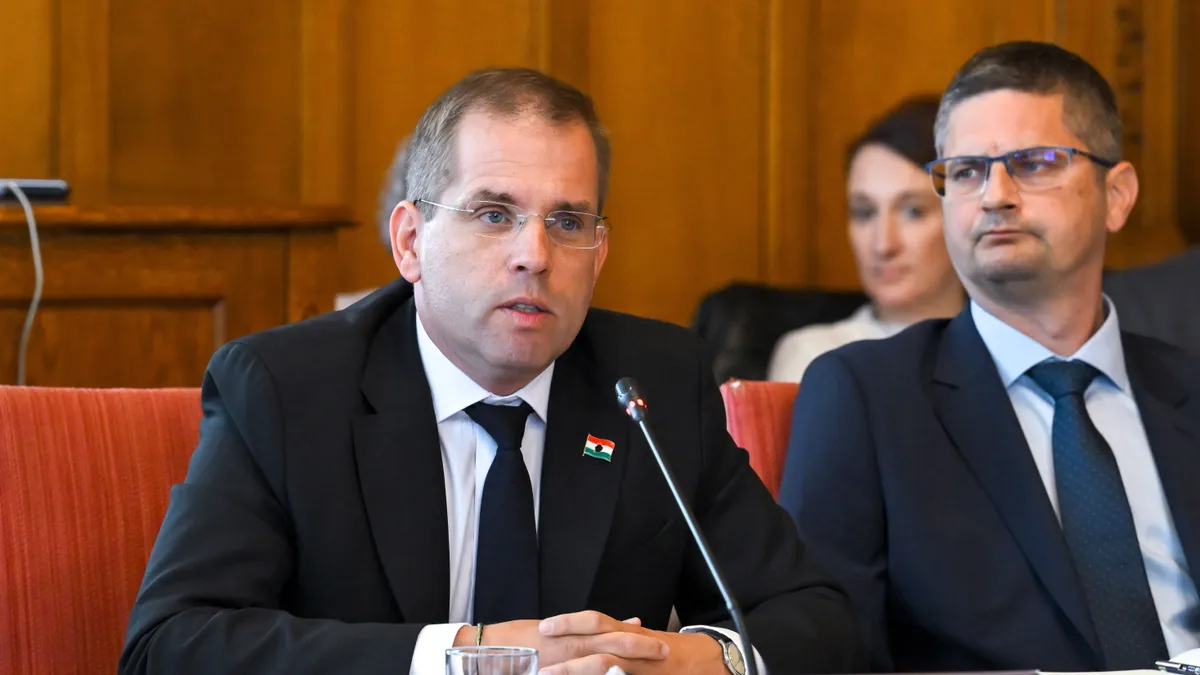 Budapest, 2026. május 12.
Ruff Bálint, a Miniszterelnökséget vezető miniszterjelölt (b) kinevezés előtti meghallgatásán az Országgyűlés igazságügyi és alkotmányügyi bizottságának ülésén az Országházban 2026. május 12-én.
MTI/Bruzák Noémi