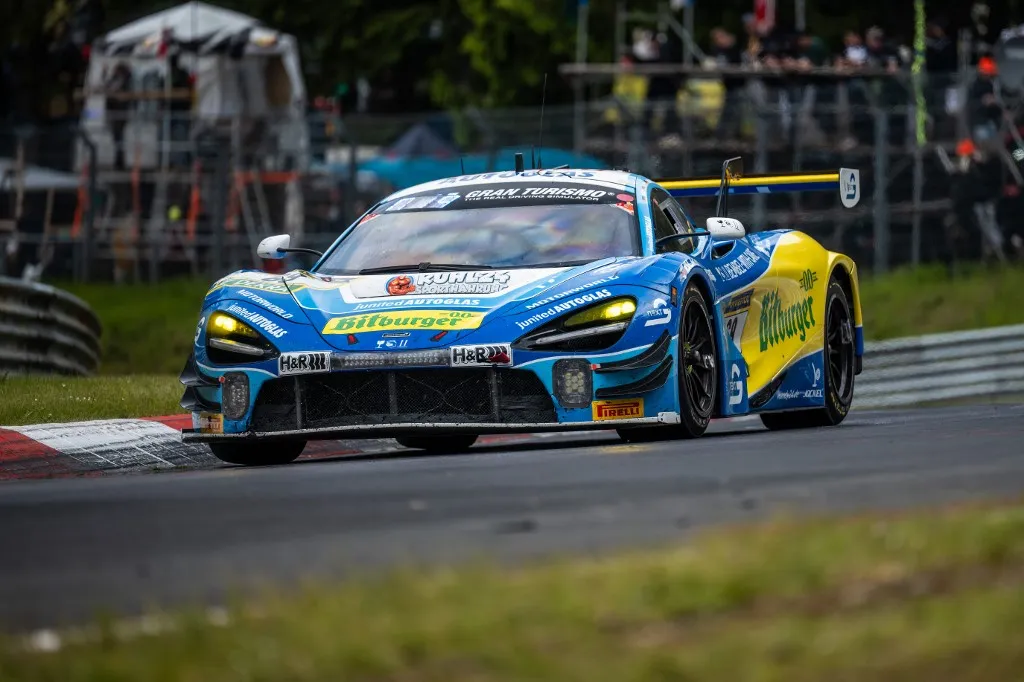 A korábbi Forma-1-es pilóta, Timo Glock megfeledkezett a sebességkorlátról a McLaren 720S-GT3-as volánja mögött