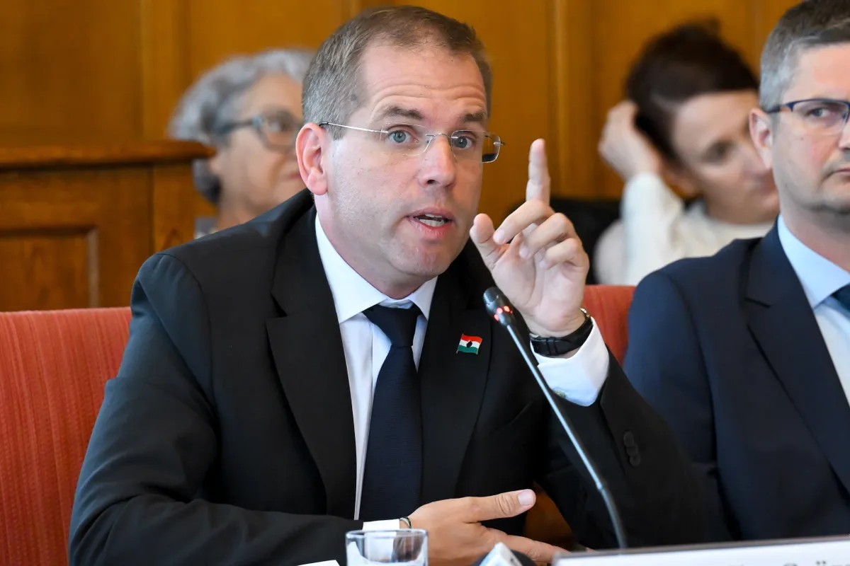 Budapest, 2026. május 12.
Ruff Bálint, a Miniszterelnökséget vezető miniszterjelölt kinevezés előtti meghallgatásán az Országgyűlés igazságügyi és alkotmányügyi bizottságának ülésén az Országházban 2026. május 12-én.
MTI/Bruzák Noémi