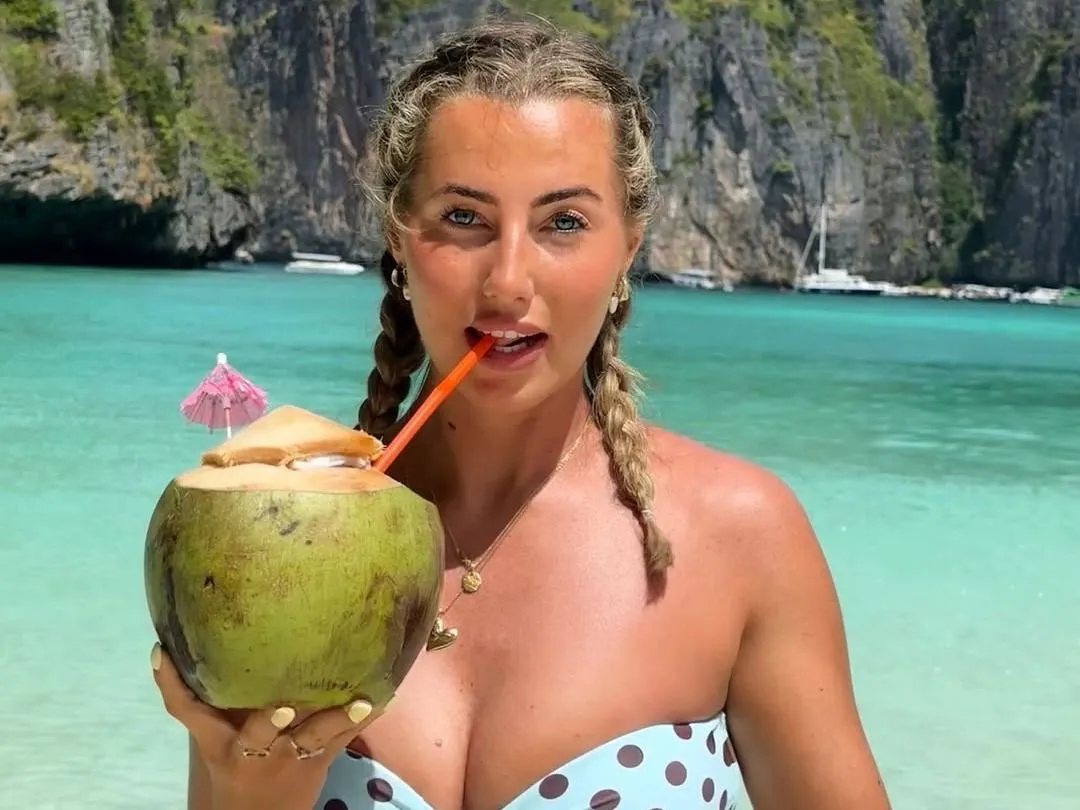 A szexi riporternő, Ellie Collins