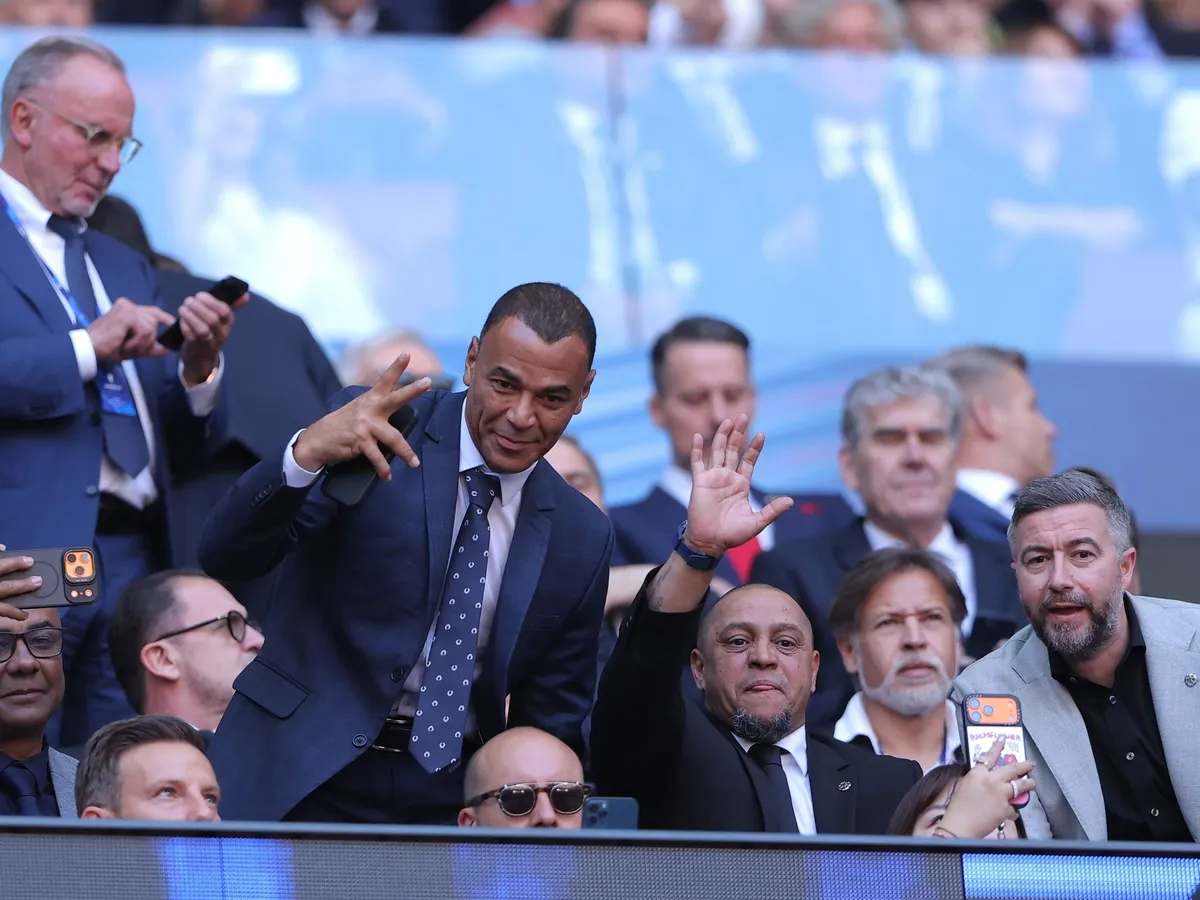 A brazil válogatott egykori játékosai, Cafu és Roberto Carlos a PSG-Arsenal BL-döntőn Fotó: Getty Images/James Gill / Getty Images/James Gill