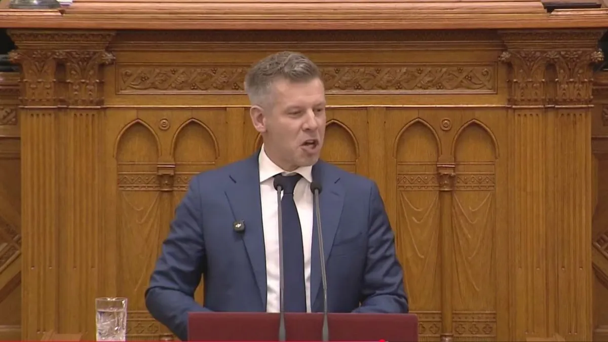 Dömötör Csaba szerint Magyar Péter méltatlan módon nyilvánult meg a Parlamentben (Forrás: Képernyőkép)