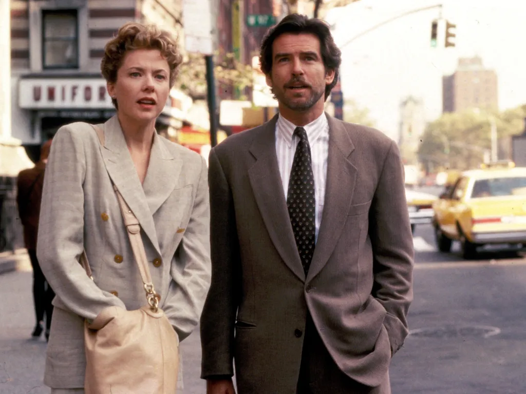 a születésnapos Pierce Brosnan, aszületésnaposPierceBrosnan, PierceBrosnan,      LOVE AFFAIR  Love Affair   Year: 1994 - usa  Annette Bening, Pierce Brosnan USA 1994   Director: Glenn Gordon Caron (Photo by Archives du 7eme Art / Photo12 via AFP)