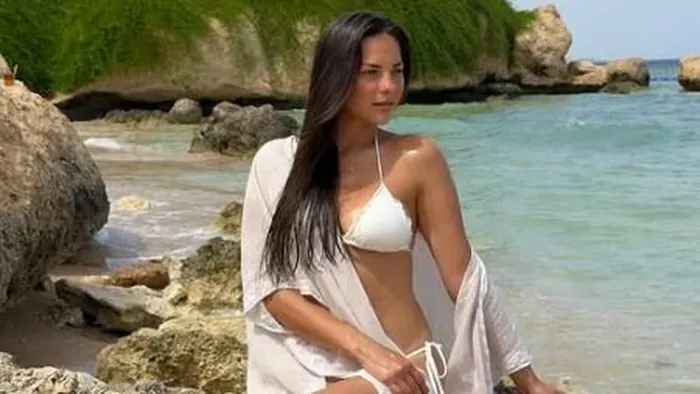 Szexi bikiniben mutatta meg gyönyörű alakját a magyar énekes dögös felesége