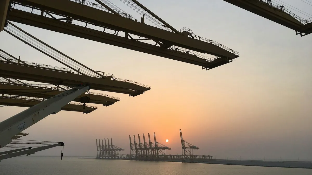 A dubaji Jebel Ali kikötőjének egy részlete