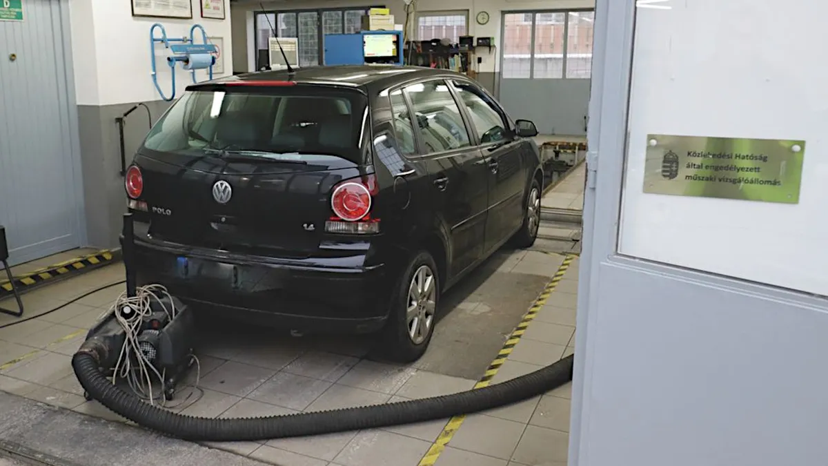 Marad a két éves műszaki vizsga ciklus az öreg autóknál