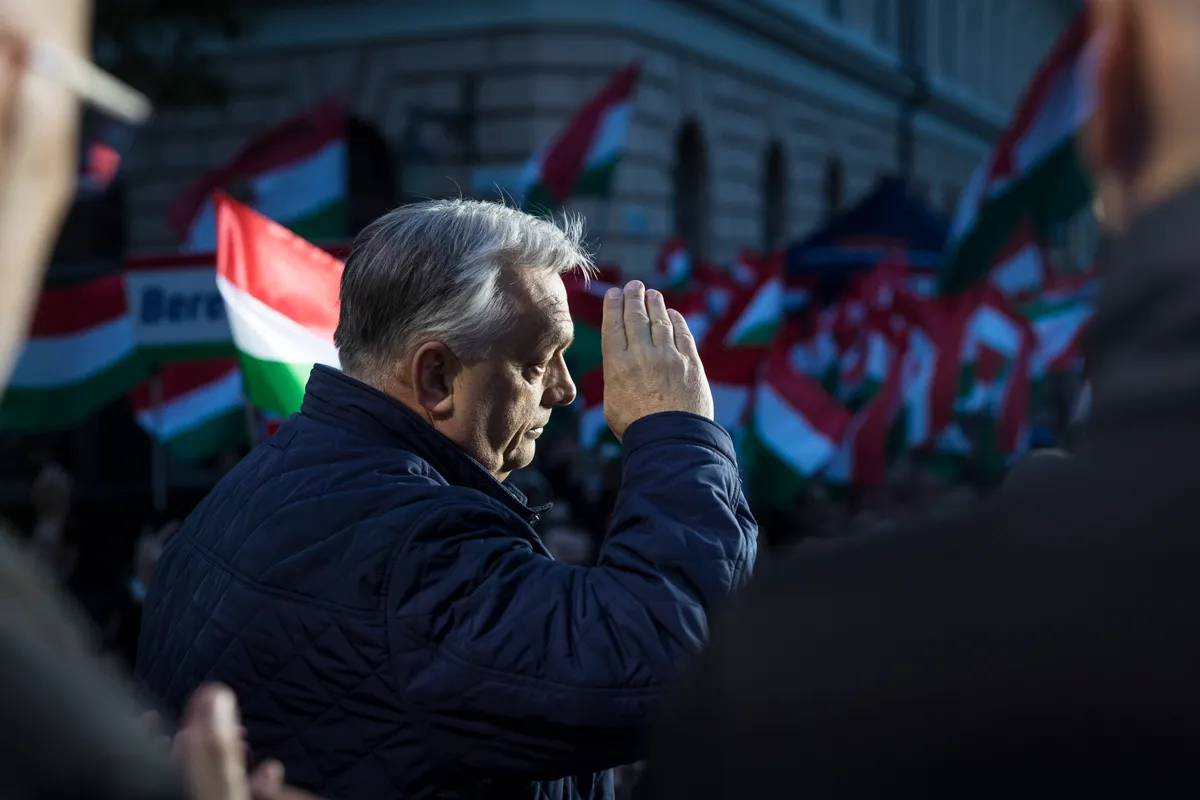 Orbán Viktor miniszterelnök, a Fidesz elnöke országjárásának debreceni állomásán, a Dósa Nándor téren 2026. április 9-én.
MTI/Miniszterelnöki Kommunikációs Főosztály/Kaiser Ákos