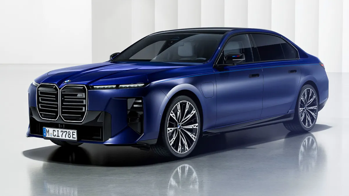 75 munkaóra alatt készíti el 20 szakember a BMW Dual-Finish fényezést.
