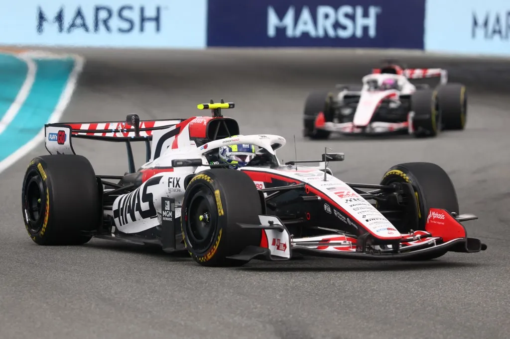 Bearman és Ocon több mint egy éve csapattársak a Forma-1-ben