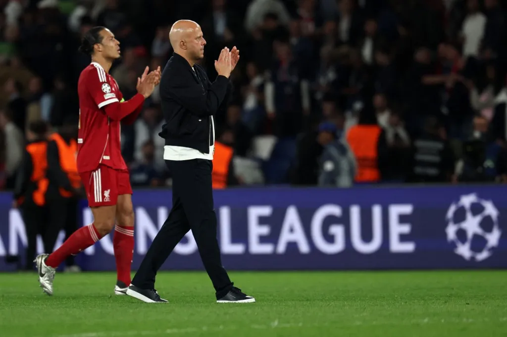 Virgil van Dijk elköszönt a Liverpooltól távozó Arne Slottól