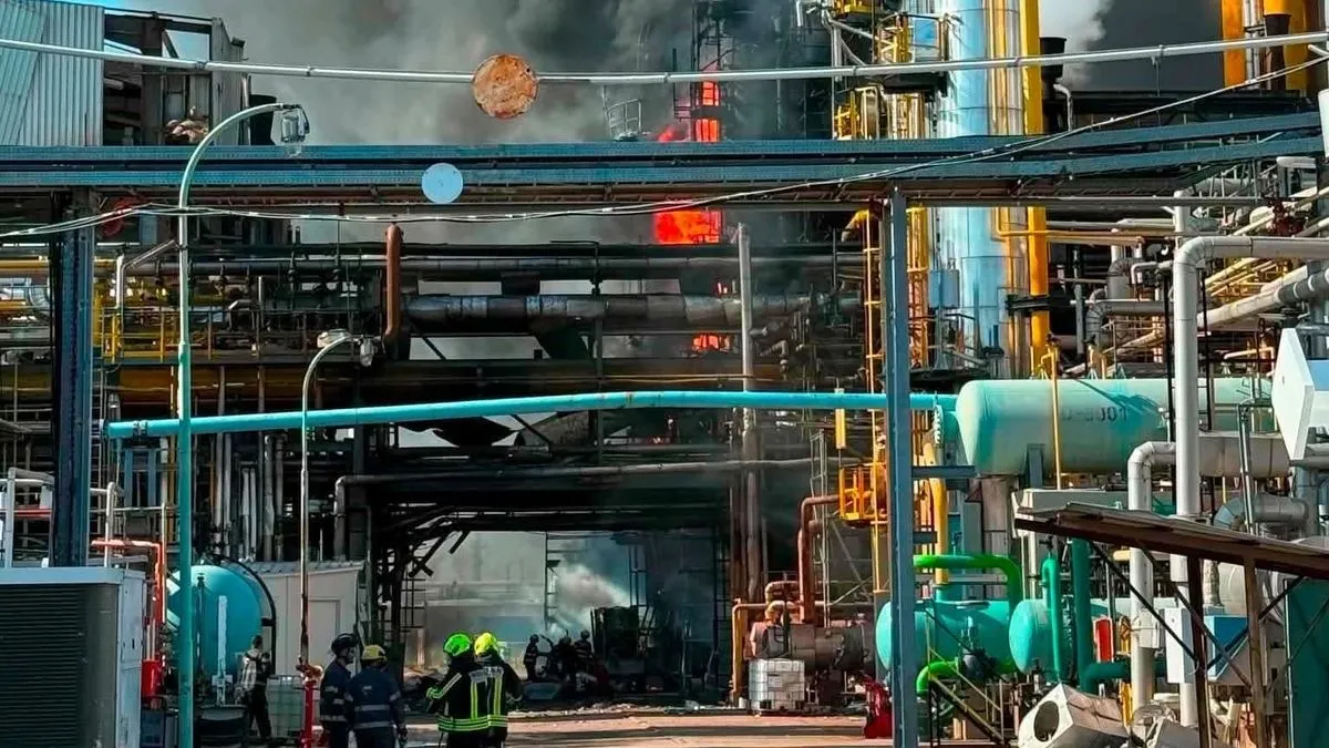 Helyszíni információk szerint mostanra akár több halottja is lehet a tiszaújvárosi MOL-üzemben történt robbanásnak