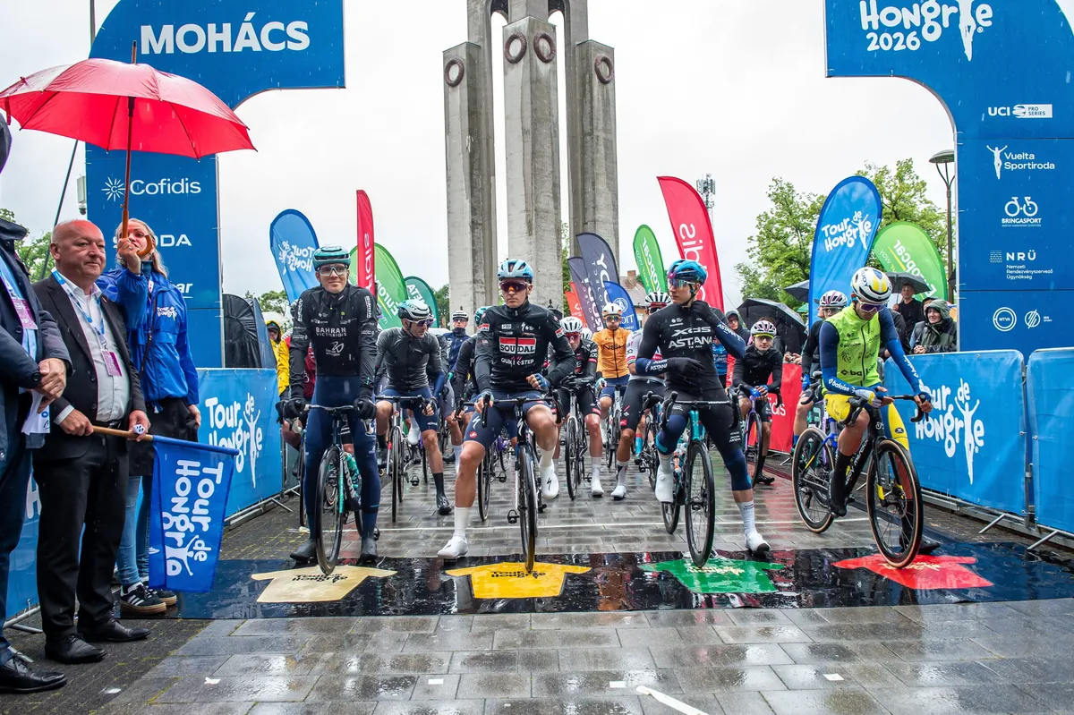 Esőben rajtolt a Tour de Hongrie mezőnye